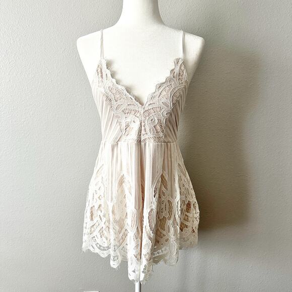 showpo Pants - Showpo White Lace Romper Lace Up Back Women’s Size 10 festival sexy romantic